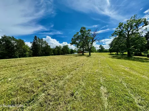 2 Tazewell Pike, Corryton, TN 37721