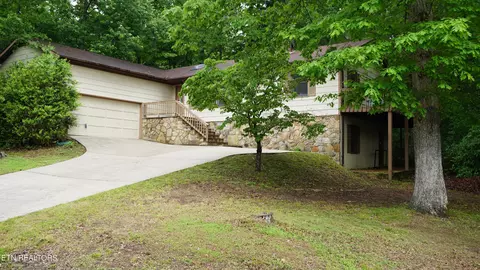 135 Juniper Dr, Crossville, TN 38558