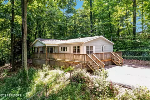 542 Ronald Dr, Strawberry Plains, TN 37871