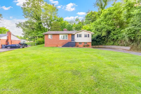 1313 Holmouth Ln, Knoxville, TN 37914