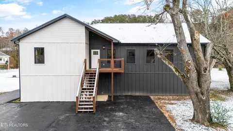 2671 High Valley Dr, Pigeon Forge, TN 37863