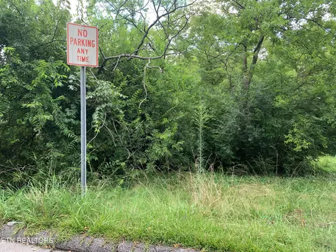 Cureton Ave, Maryville, TN 37804