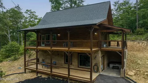 620 Deer Path Ln, Gatlinburg, TN 37738