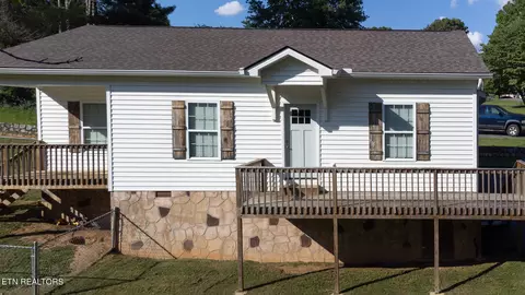 161 Hamilton Ave, Lenoir City, TN 37771