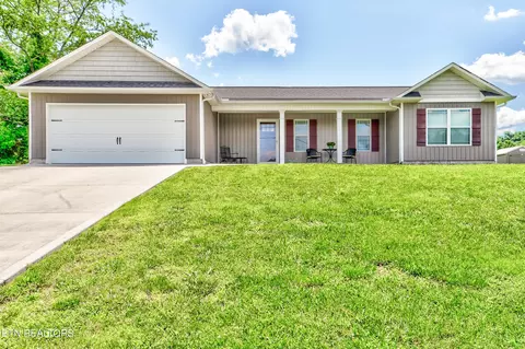 129 Storm Ln, Jacksboro, TN 37757