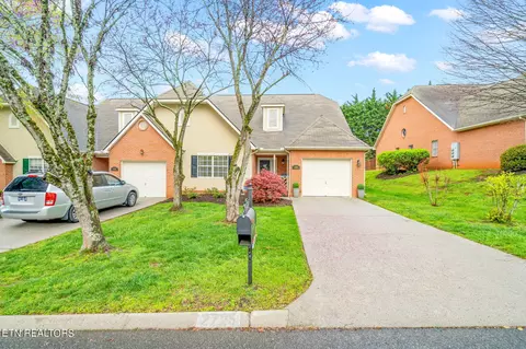 2725 Knob Creek Ln, Knoxville, TN 37912