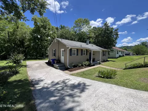 136 Athens Rd, Oak Ridge, TN 37830