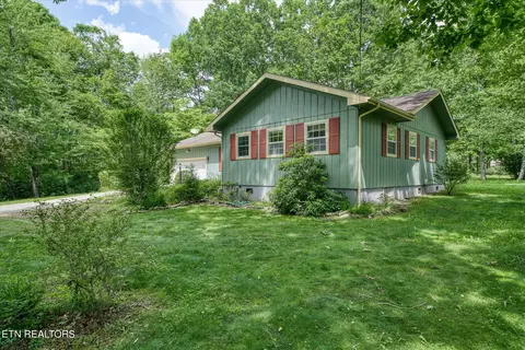 123 Snead Dr, Crossville, TN 38558