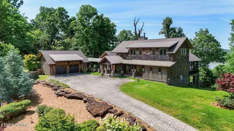 2071 River Oaks Dr, Louisville, TN 37777
