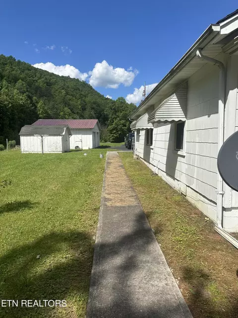 Exterior - 96 Tanyard Loop, Calvin, KY 40813 photo 2 of 4