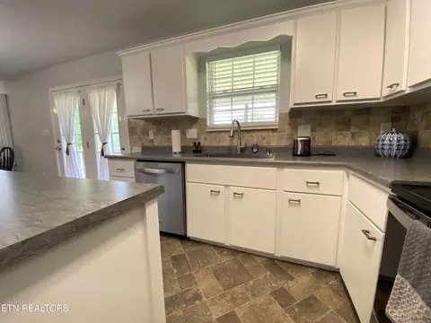 315 Lakeview Dr, Oneida, TN 37841 photo 13