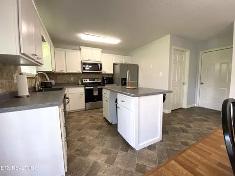 315 Lakeview Dr, Oneida, TN 37841 photo 11