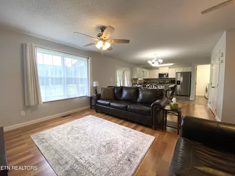 315 Lakeview Dr, Oneida, TN 37841 photo 8