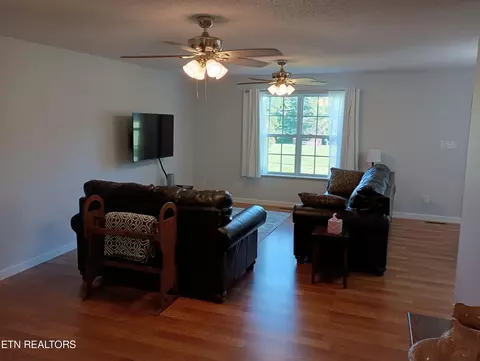 315 Lakeview Dr, Oneida, TN 37841 photo 7