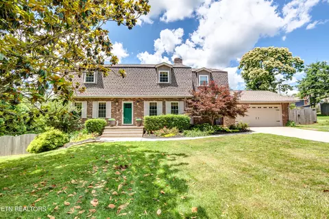 8703 Villa Crest Cir, Knoxville, TN 37923