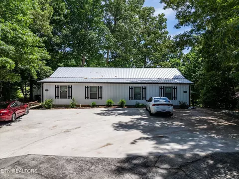 3739-3741 SE Dixie Court Dr, Cleveland, TN 37323