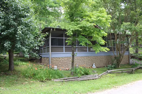 5828 Lakeshore Dr, Tallassee, TN 37878