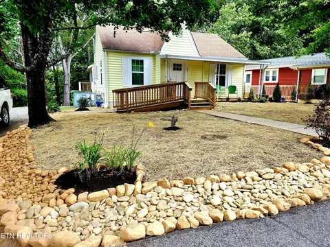 221 Barnes Ave, Maryville, TN 37803