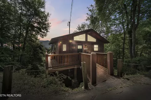 1418 S Baden Dr, Gatlinburg, TN 37738