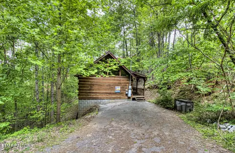 1325 Ridgefield Dr, Sevierville, TN 37876