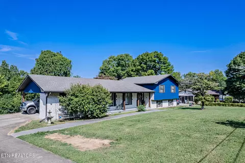 528 Charlotte St, Athens, TN 37303
