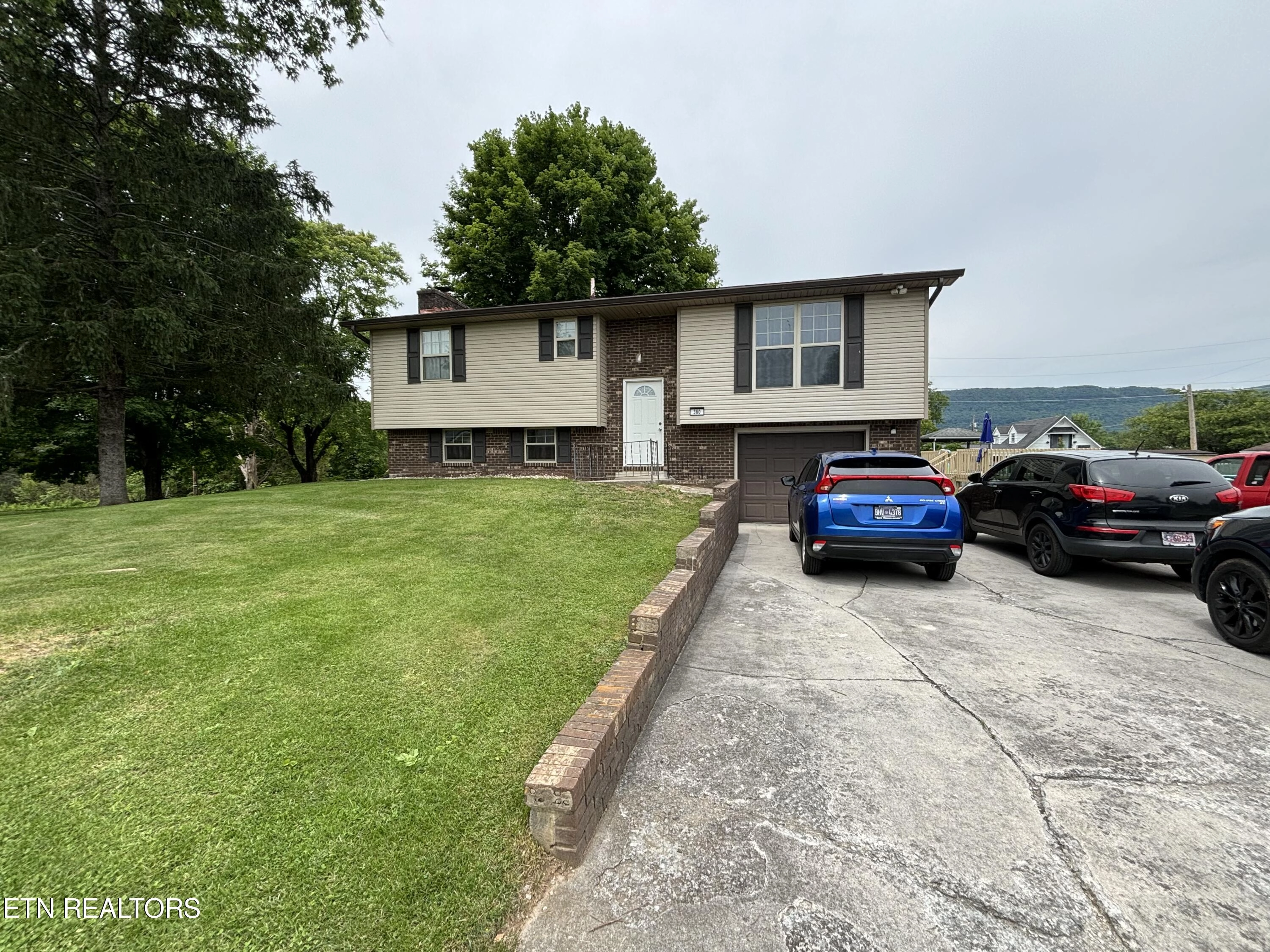 360 Park Cir  