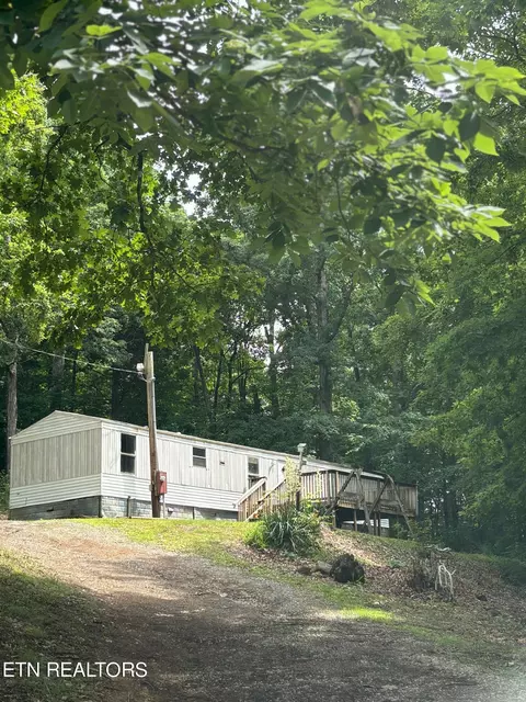 242 Redwood Dr, Dandridge, TN 37725