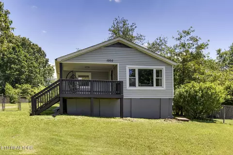 1300 Beaman Lake Rd, Knoxville, TN 37914