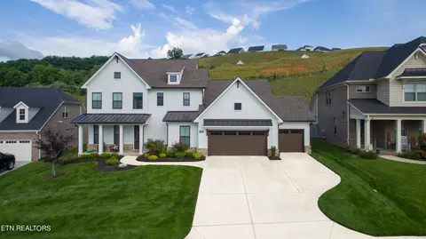 1950 English Ivy Ln, Knoxville, TN 37932