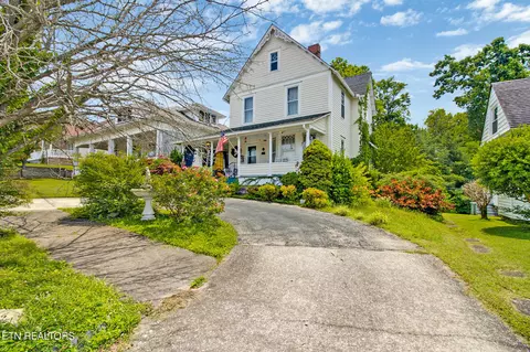 518 Trenton St, Harriman, TN 37748