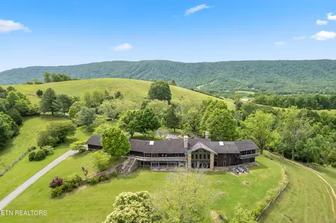 429 Mcanally Rd, Thorn Hill, TN 37881