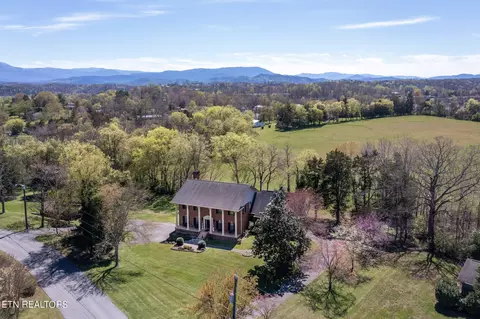 228 Evergreen Dr # A, Sevierville, TN 37862