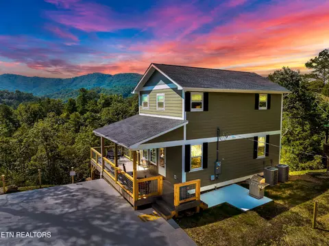 211 Cutter Gap Rd, Townsend, TN 37882