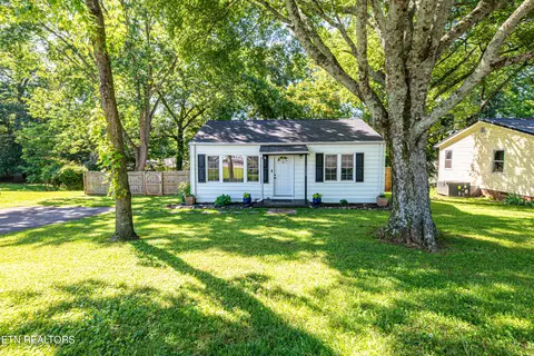 1420 Everett Ave, Maryville, TN 37804