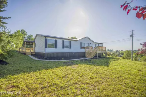 592 Old Stage Rd, Dandridge, TN 37725