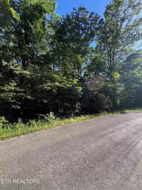 285 Brown Creek Dr, Crossville, TN 38571