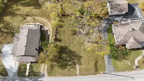 N Main St, Oneida, TN 37841