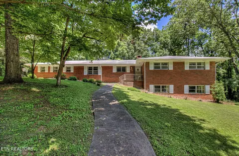 106 Wendover Cir, Oak Ridge, TN 37830