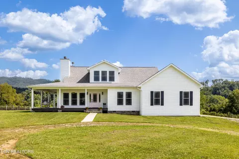 816 Country Ln, Walland, TN 37886