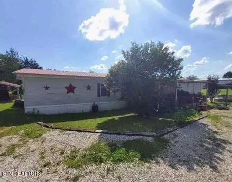 726 Scarlett Rd, Dandridge, TN 37725