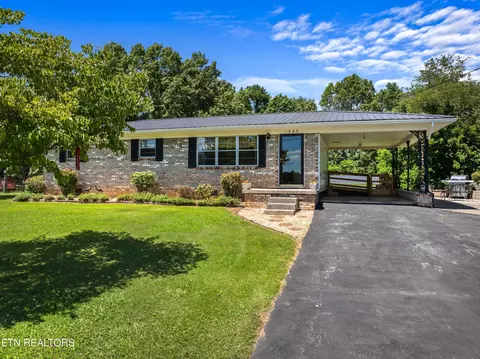 1583 Cross Dr, Morristown, TN 37814