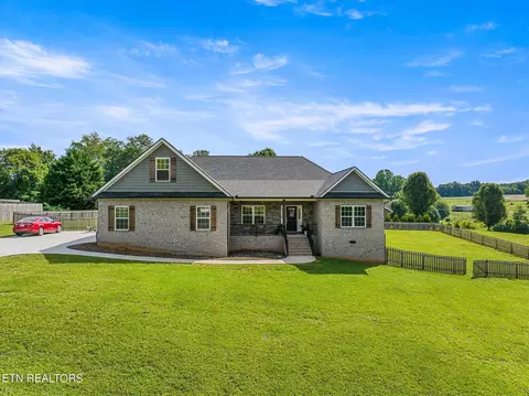 5004 Candlewood Ct, Maryville, TN 37804