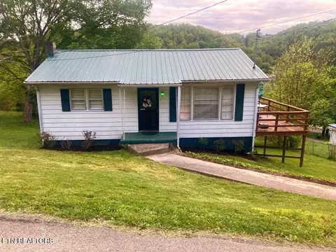 242 Oakwood Ave, Pennington Gap, VA 24277