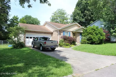 1421 Waynesboro Ln, Knoxville, TN 37923