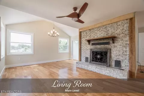 Living - 413 Buffalo Valley Rd, Baxter, TN 38544 photo 1 of 4