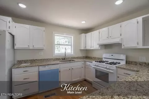 Kitchen - 413 Buffalo Valley Rd, Baxter, TN 38544 photo 2 of 4