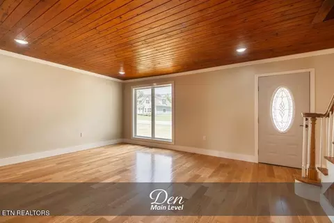 Living - 413 Buffalo Valley Rd, Baxter, TN 38544 photo 3 of 4
