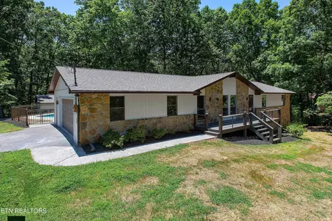 203 Skyline Ln, Powell, TN 37849
