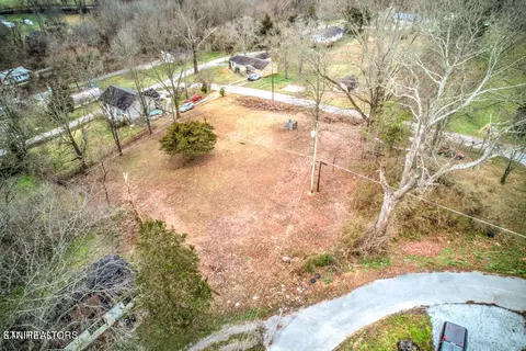 S Fifteenth St, La Follette, TN 37766