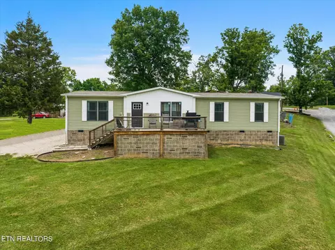 7715 Rosie Ln, Strawberry Plains, TN 37871